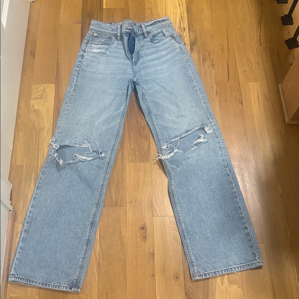 AE Strigid Ripped High-Waisted Stovepipe Jean size 00 Regular - Picture 3 of 3